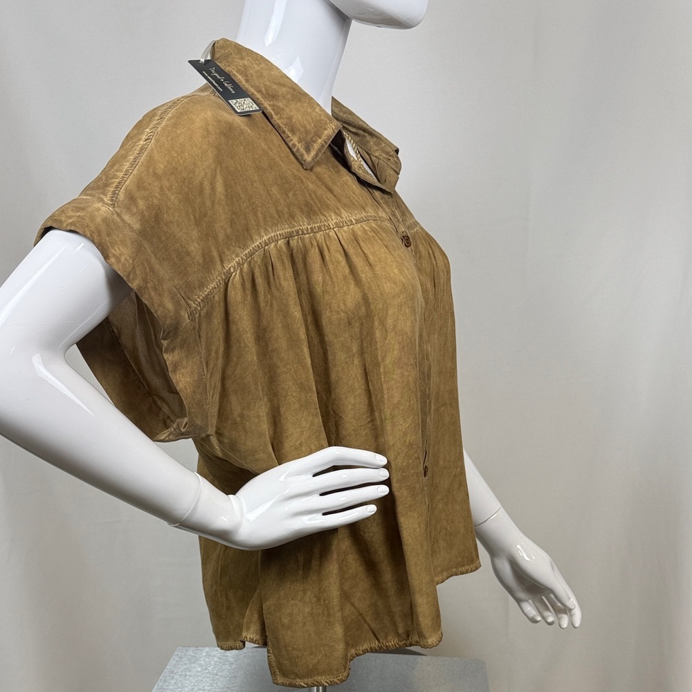 Velvet Heart Short Sleeve Button-Down Women's Top Size Medium NWT - Picture 3 of 12